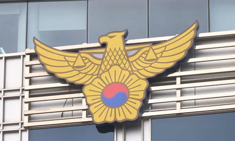 차량에 부착된 이재명 후보 공보물 훼손한 남성 2명 현행범 체포