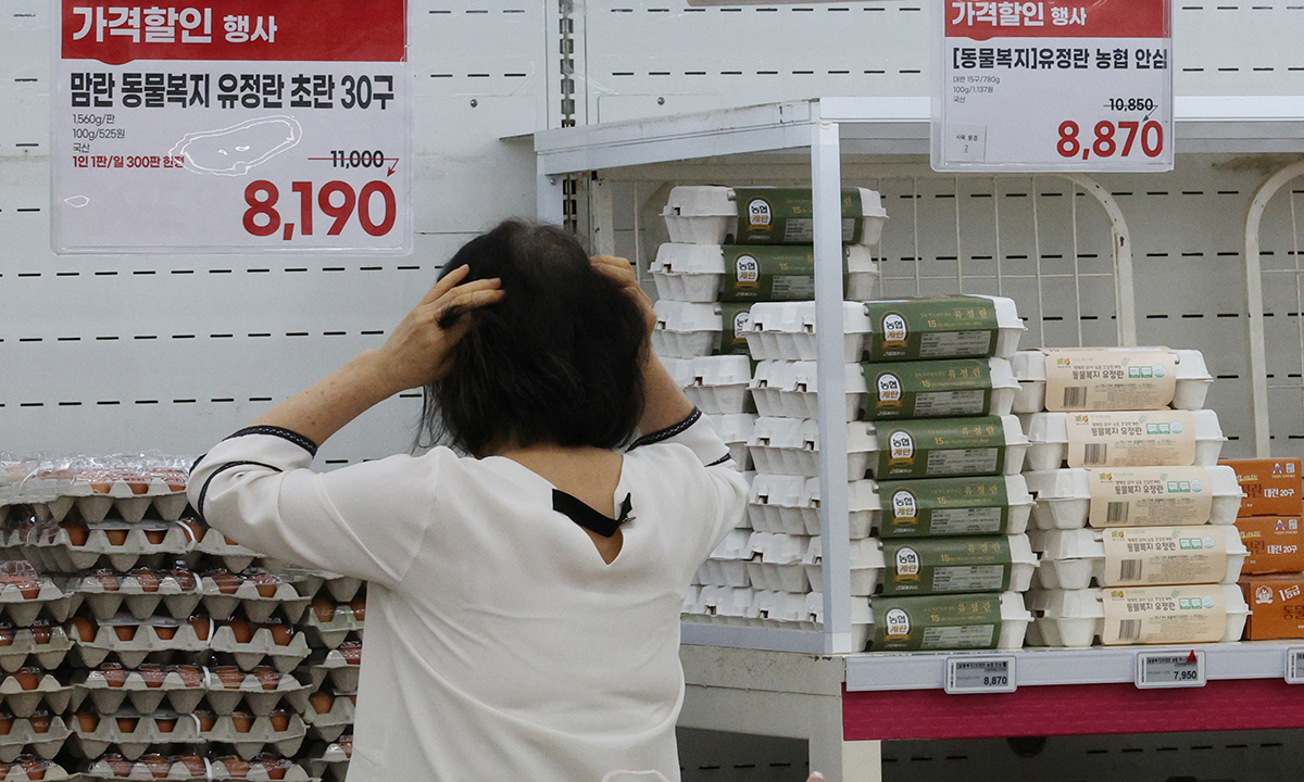 “계란 한 판에 8000원은 안 돼”… 대형마트, 마진 줄여서라도 가격 잡는다