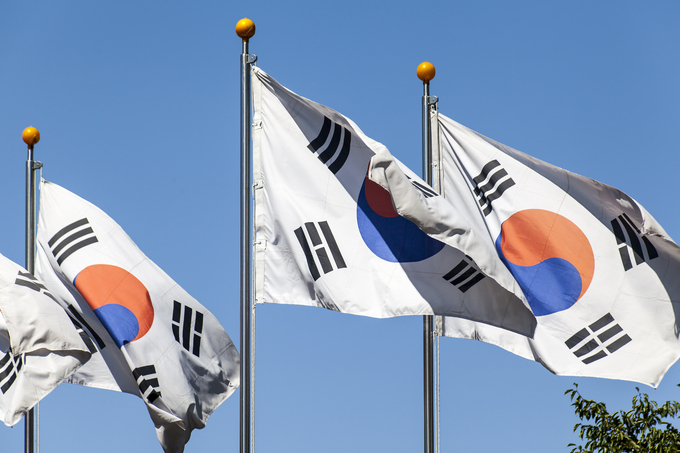 전국 학교서 매일 불법을?…태극기 24시간 게양 합법화 추진