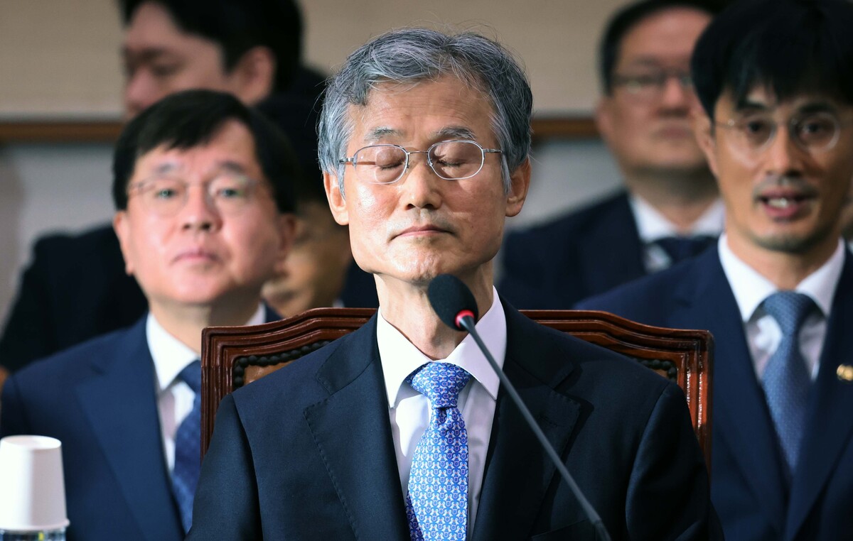 조희대 대법원장, 90분간 침묵 뒤 국정감사장 떠나