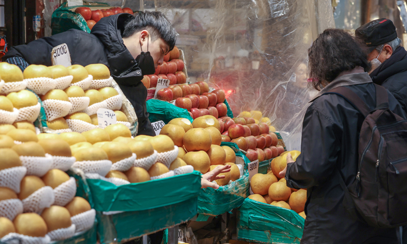 소비자물가 두 달 연속 2.4%↑… 고환율에 석유류 5.9%↑