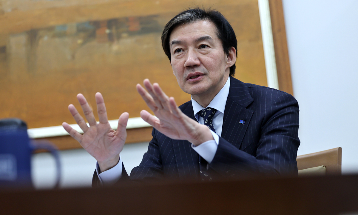 가장 논쟁적인 인물 조국 “나의 ‘불덩이’는 복합적” [더 깊숙한 인터뷰]