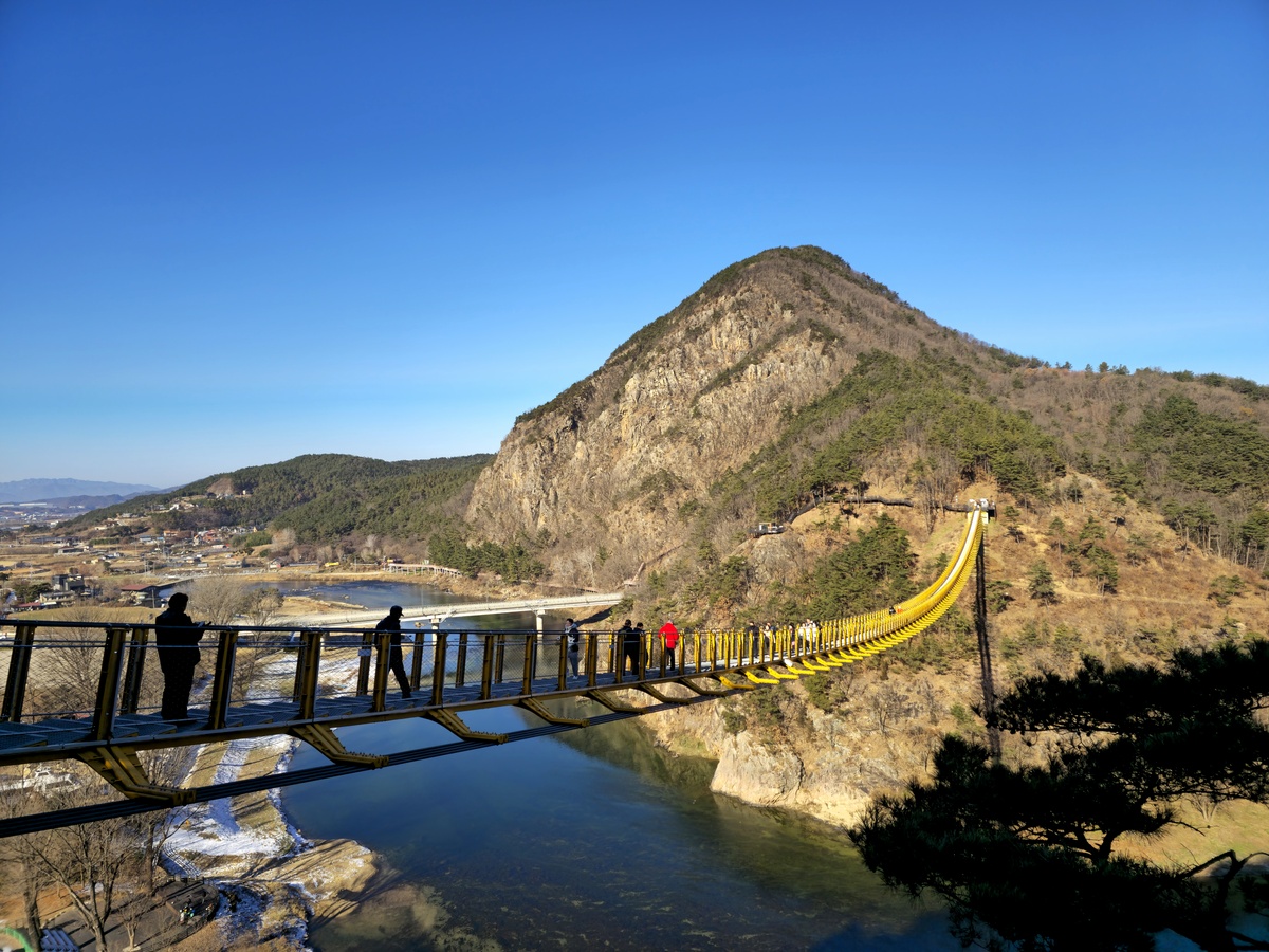 눈 내린 금산 적벽강 산수화 풍경 즐기며 차박 캠핑해볼까 [최현태 기자의 여행홀릭]