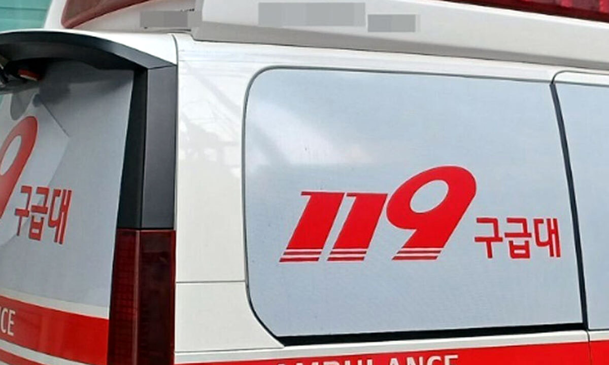 “병원 코앞인데” 구급차·트럭 충돌… 이송 환자 숨져