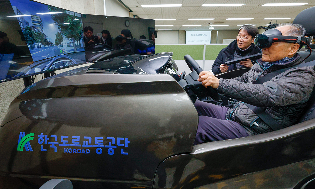 핸들 미끌, 페달 헛발… 50년 경력자도 ‘진땀’