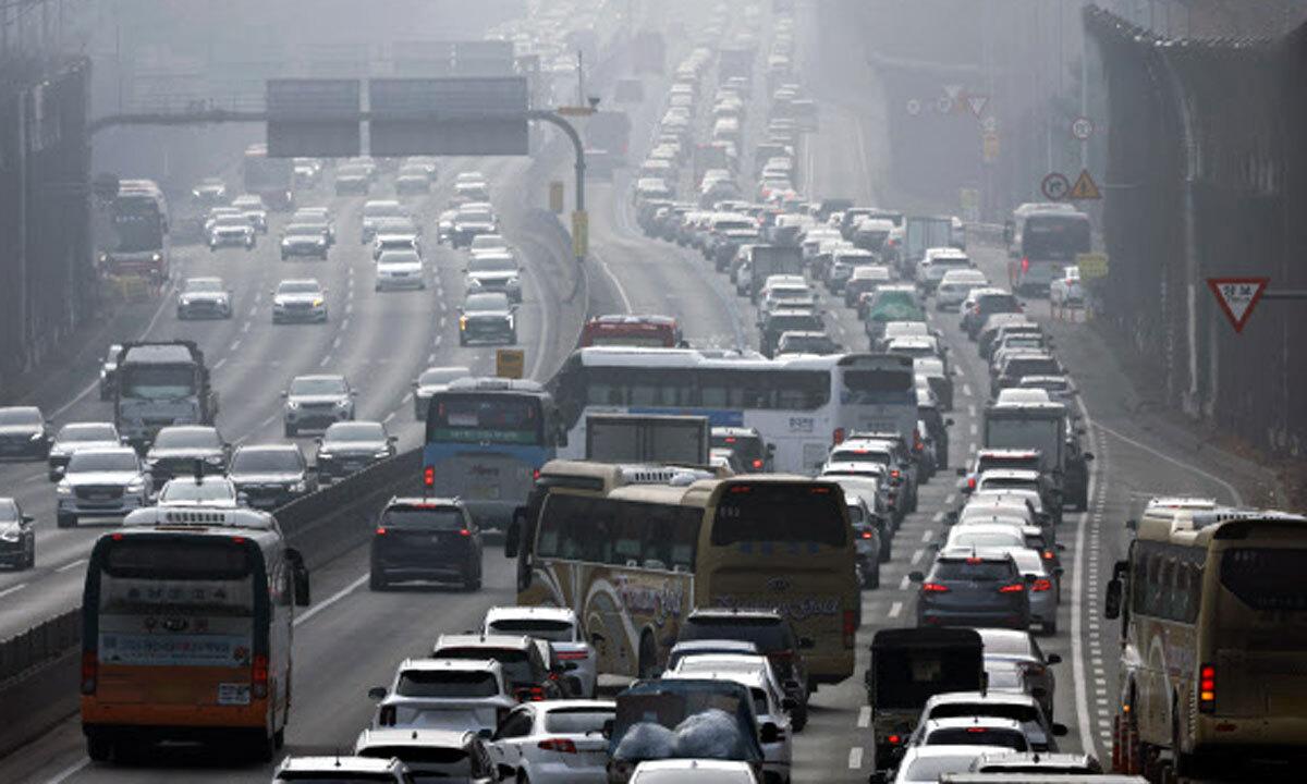 “지금 출발하면 부산 5시간30분”…설 연휴 첫날 고속도로 정체