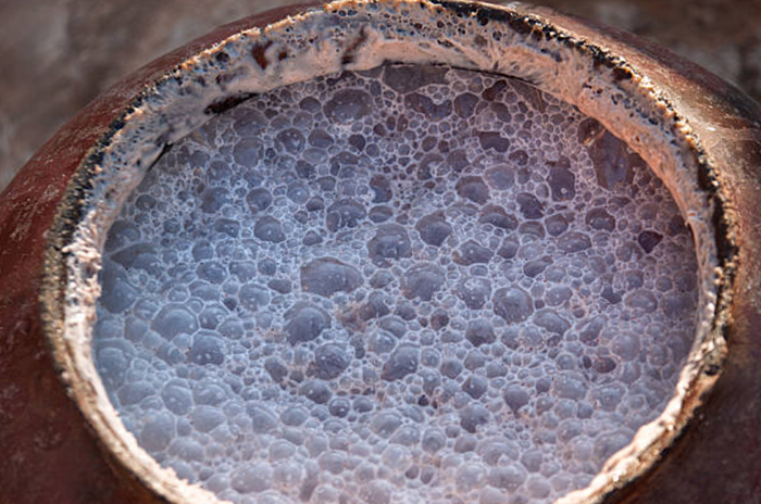 뚝배기 거품의 진실? '가속 노화' 부르는 주방 세제, 소주컵 2잔의 경고 [라이프+]