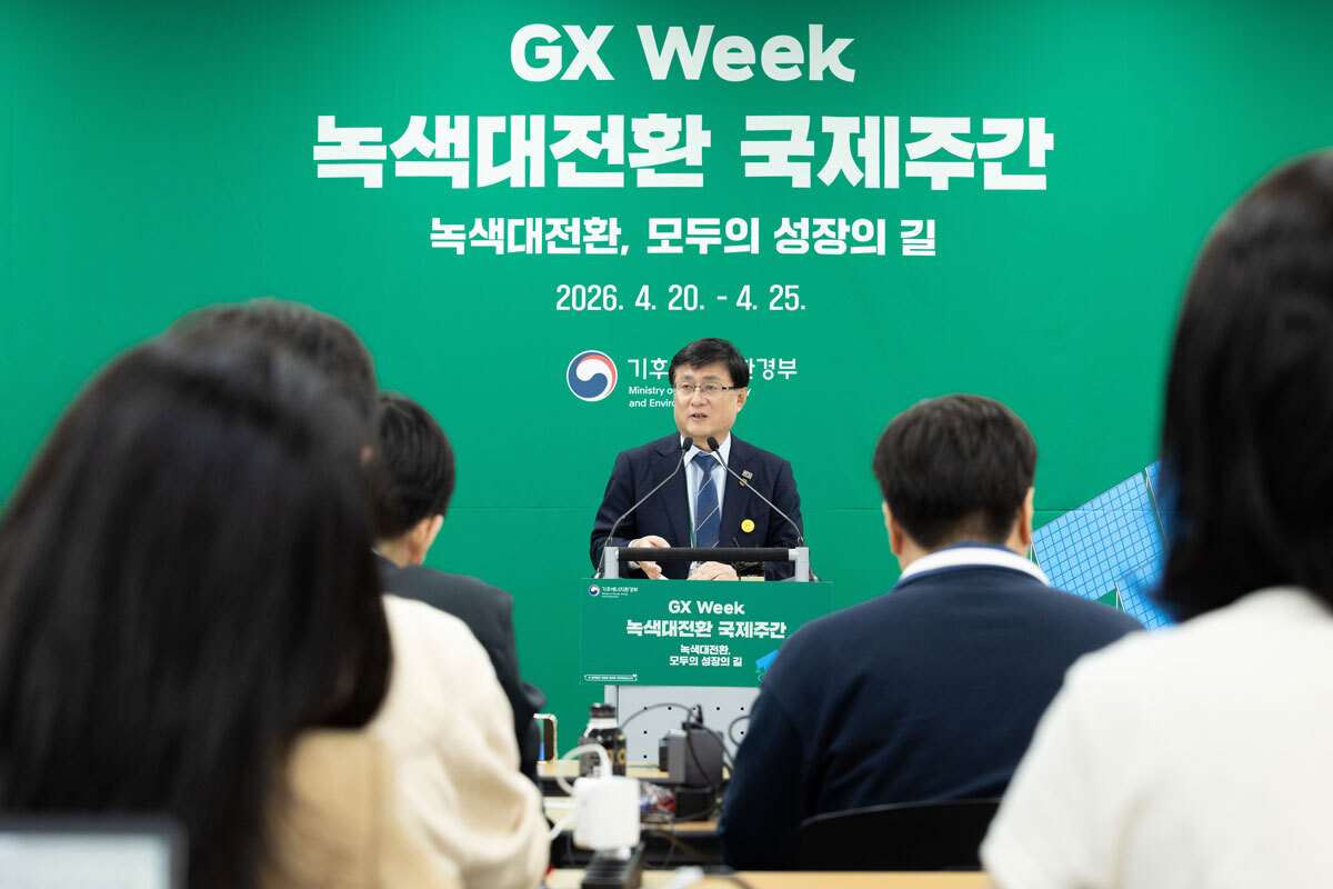 중동사태로 커진 탈플라스틱 압박…김성환 기후부 장관 “곧 대책 발표”