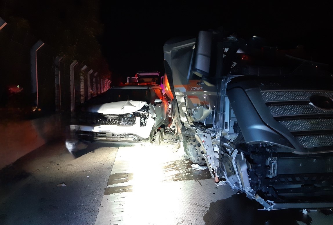 구미 상주영천고속도로 잇단 추돌사고…1명 심정지·3명 중경상