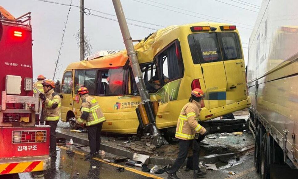 신호위반해 통학버스 추돌 13명 부상…화물차 운전자에 ‘금고 2년 6개월’