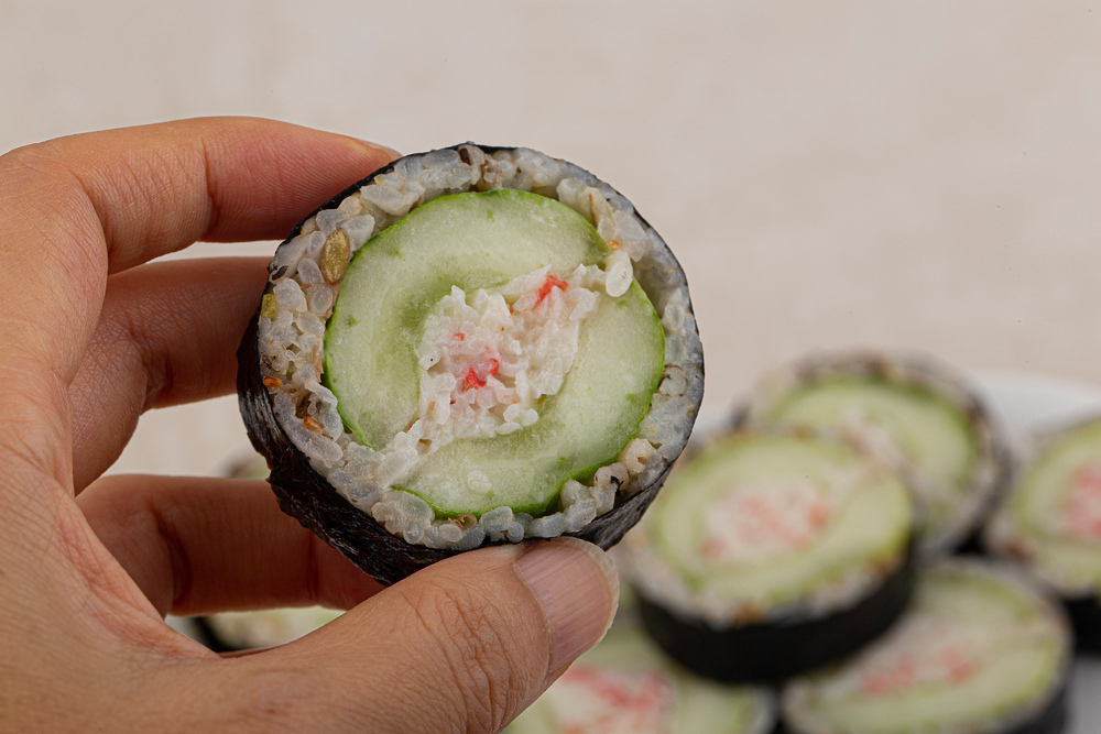 통오이 넣고 돌돌~ 먹을 때마다 궁금했다…‘다이어트 김밥’인데 왜 맛있지? [FOOD+]