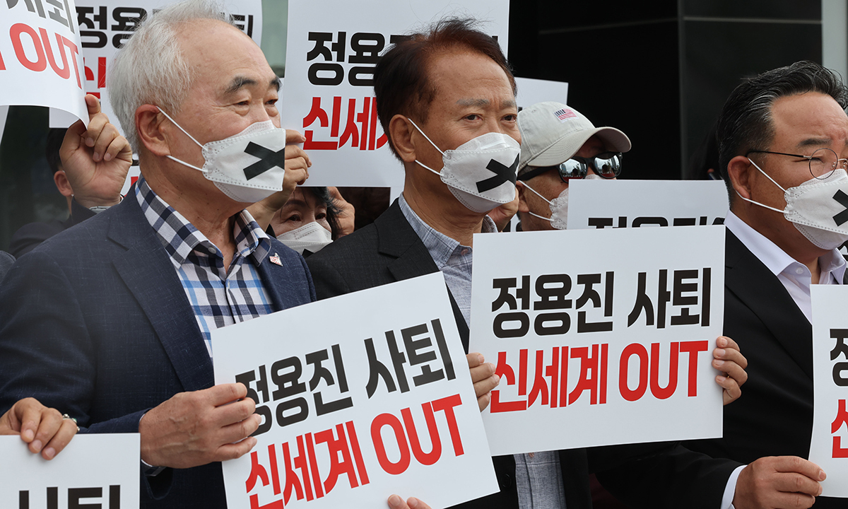 스벅 ‘탱크데이’ 논란 닷새째… 광주 9개 지점에서 규탄 시위