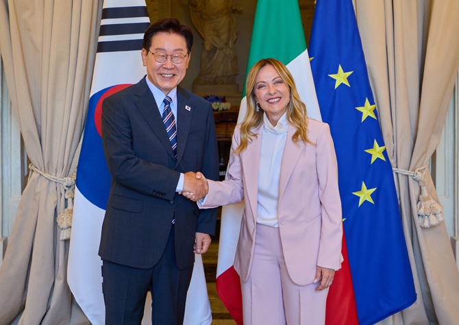 韓·伊, 전략적 행동계획 채택… G7 파트너