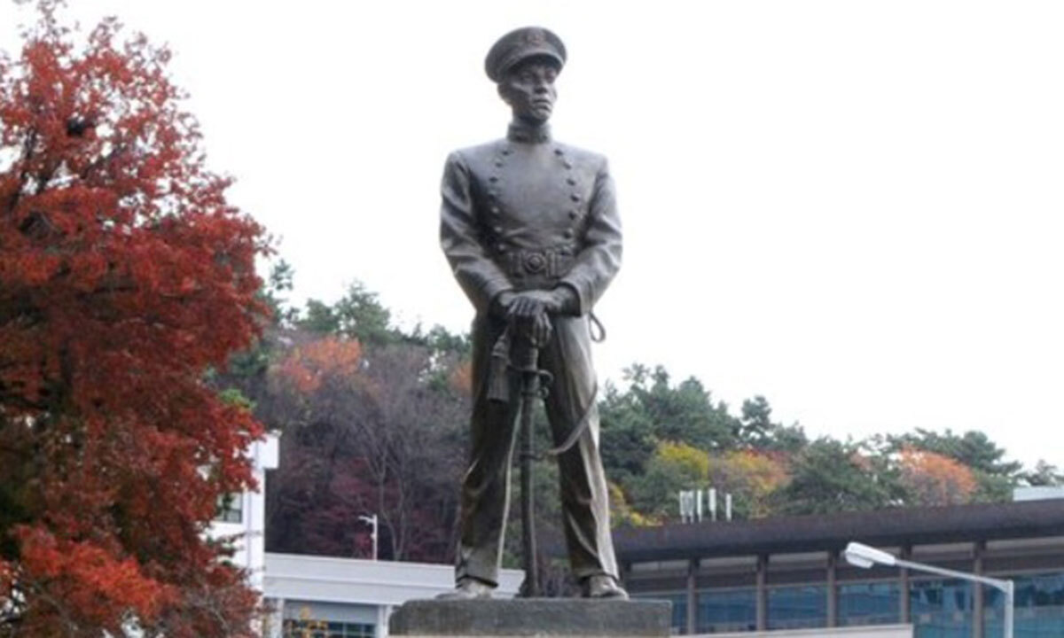 美 대통령이 직접 훈장 전수한 韓 해병 장교 [김태훈의 의미 또는 재미]