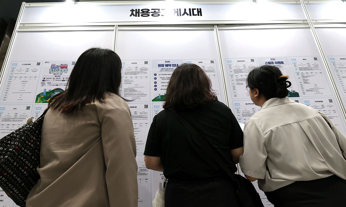 2026년 취업자 증가폭 21만→10만명 ‘뚝’