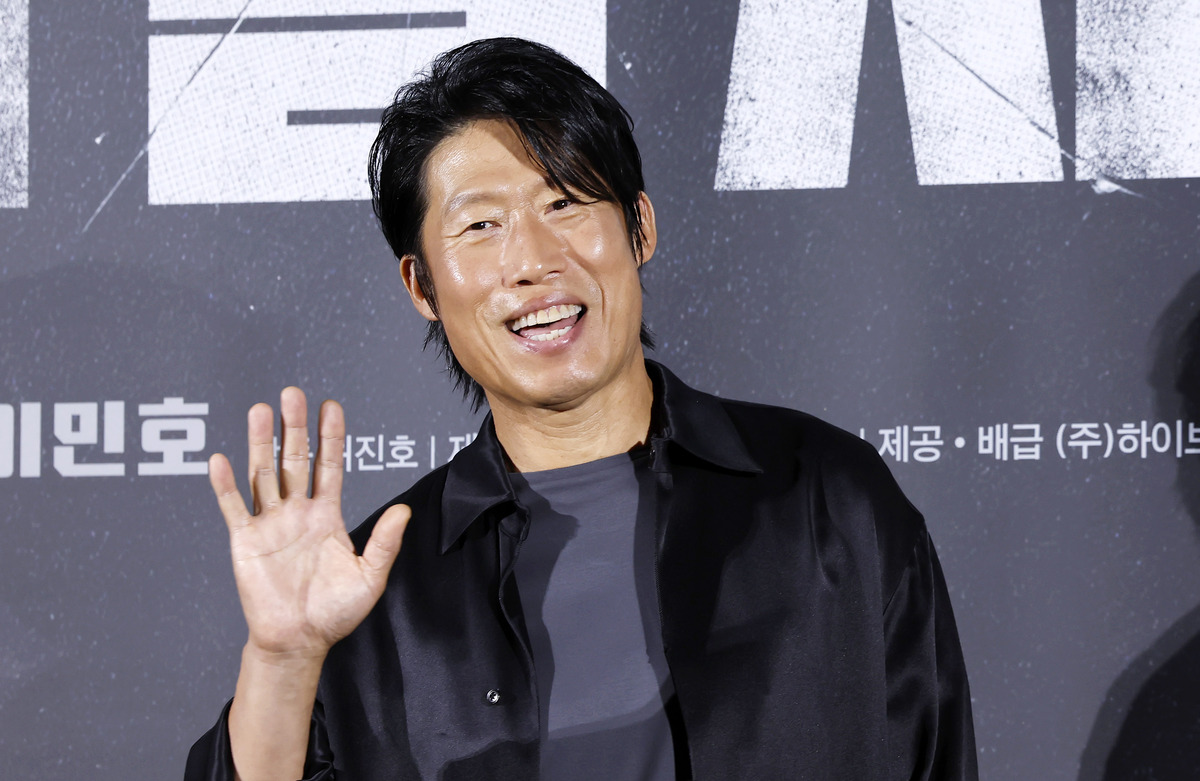 “유해진 집 앞 집회신고 완료” 글 올라와…“무슨 죄” vs “사과받아라”