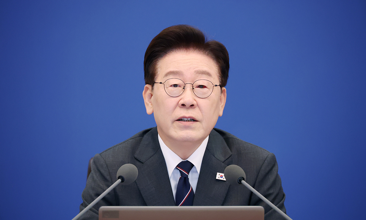 연휴 때도 끊이지 않는 대통령의 ‘엑스 정치’…국정 운영 핵심 창구로